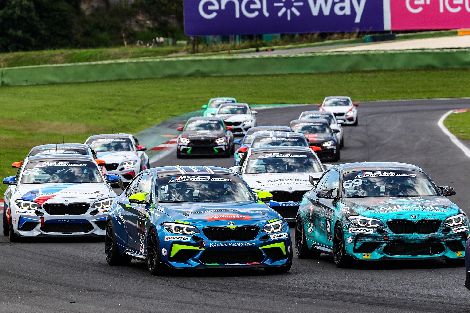 P90509382_lowRes_bmw-m2-cs-racing-cup