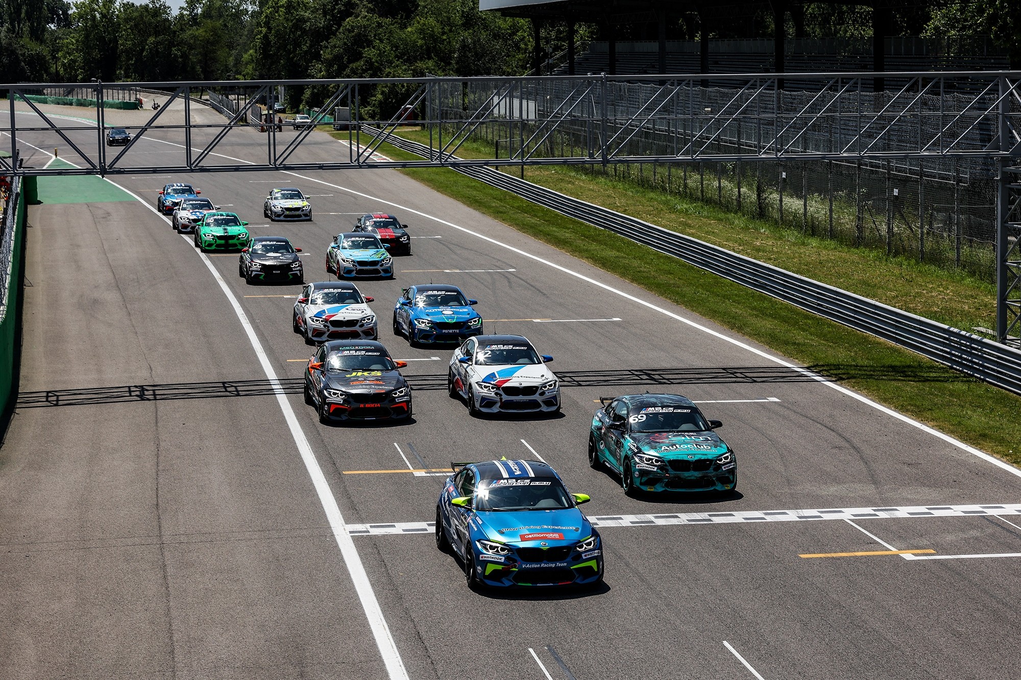 P90512189_lowRes_bmw-m2-cs-racing-cup