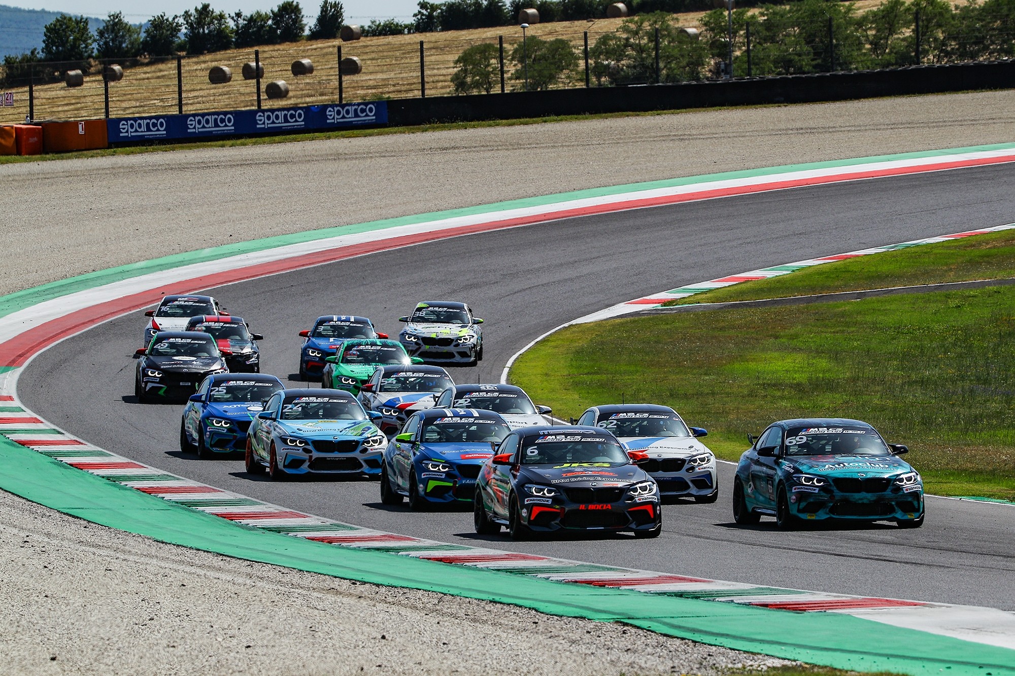 P90514438_lowRes_bmw-m2-cs-racing-cup