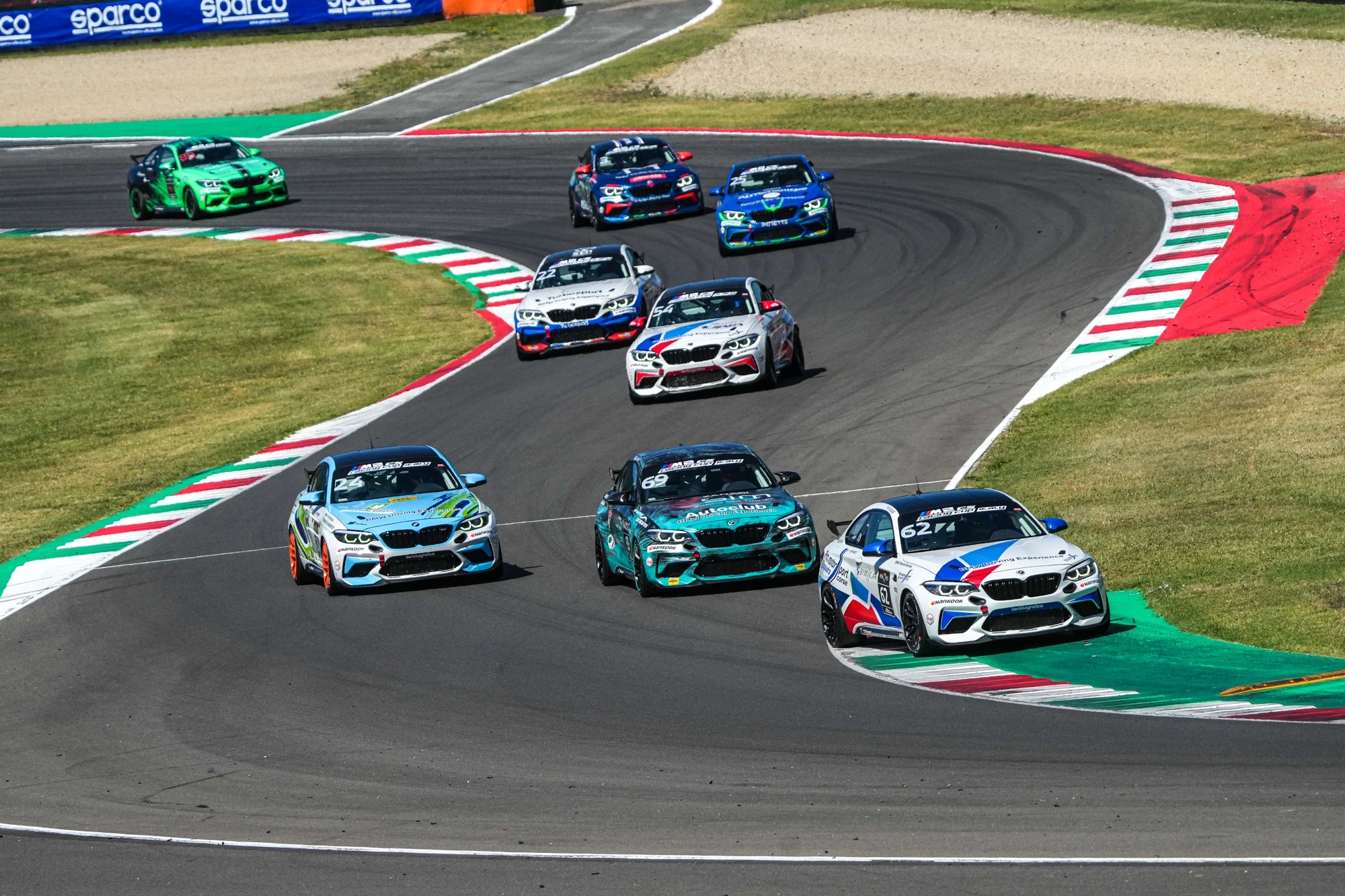 P90514442_lowRes_bmw-m2-cs-racing-cup