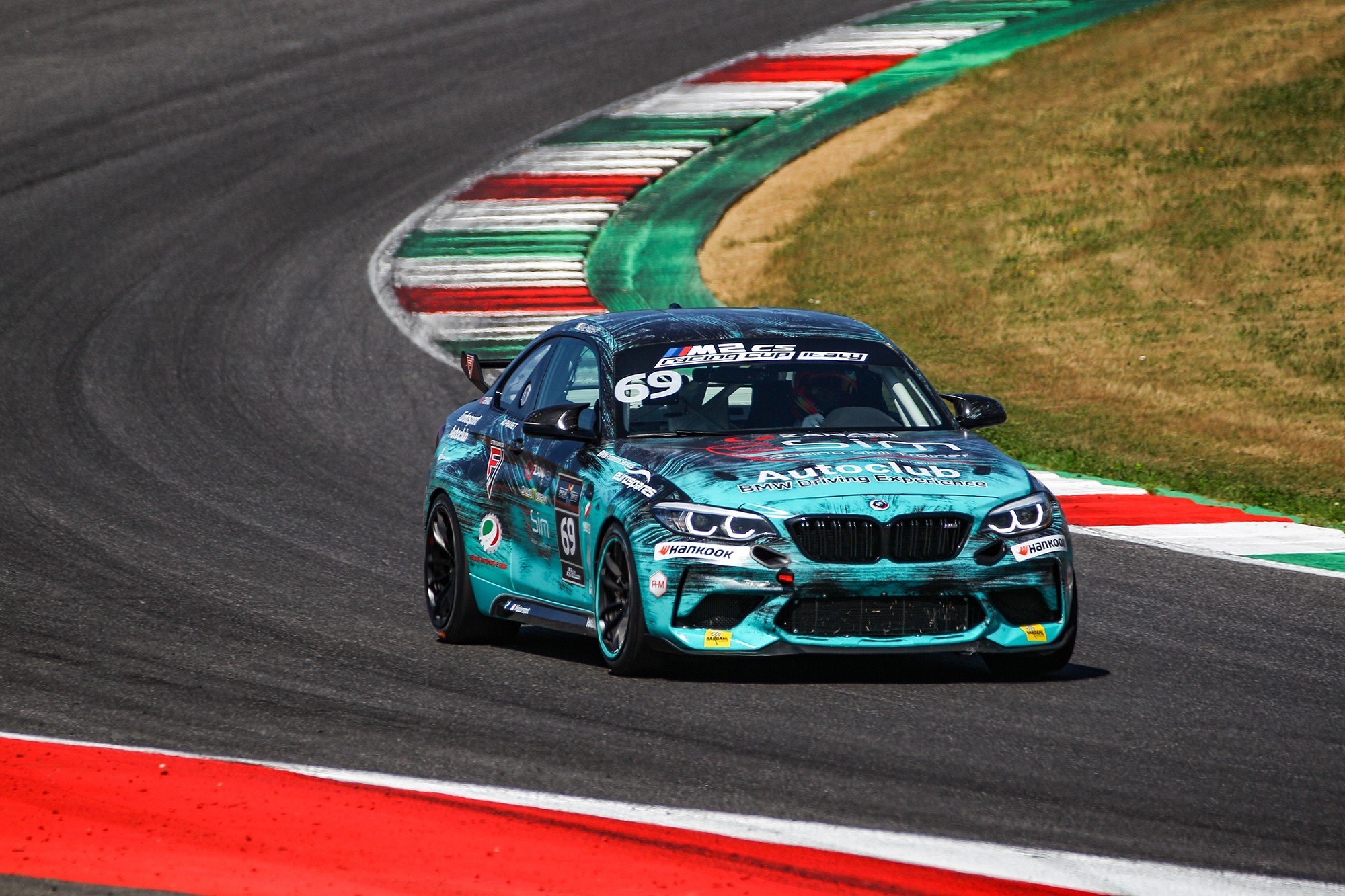 P90514447_lowRes_bmw-m2-cs-racing-cup