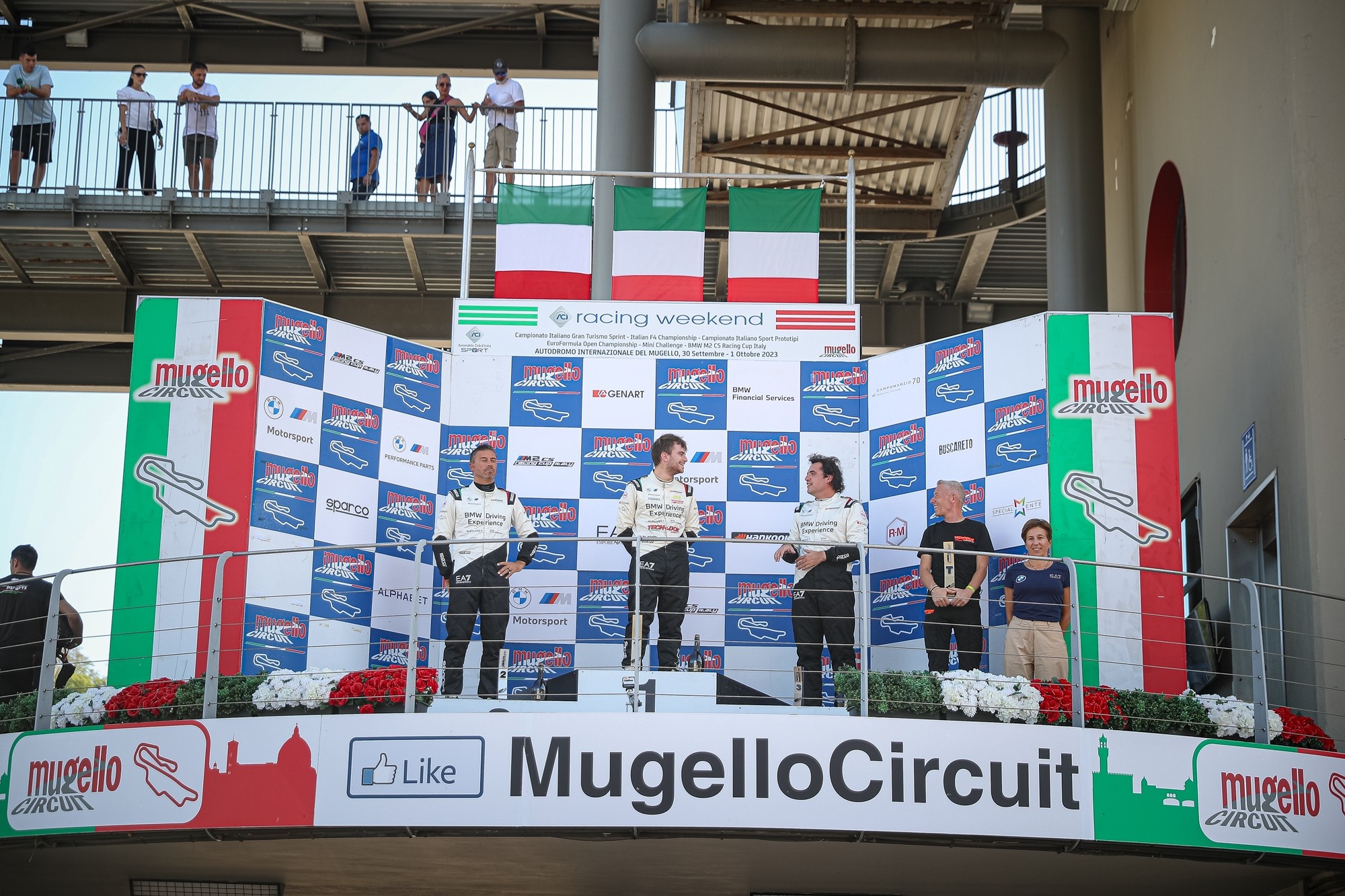 P90525716_lowRes_bmw-m2-cs-racing-cup
